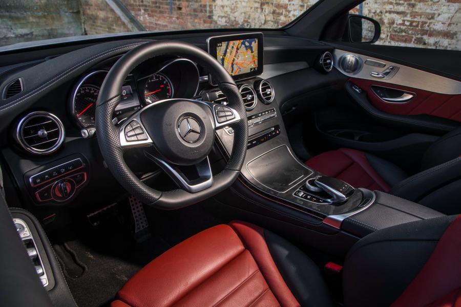 Интерьер Mercedes-AMG GLC43 4Matic Coupe (C253) 2016 года  (NA) (фото 30 из 32)